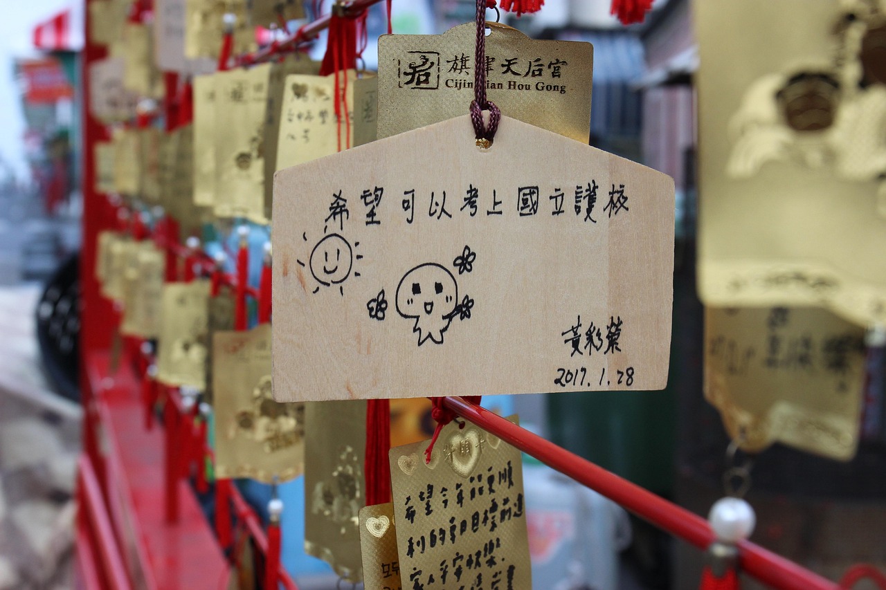 2025新澳门和香港正版免费挂牌灯牌和新奥2025资料大全最新版本通俗释义、解释与落实;小心言过其实推广